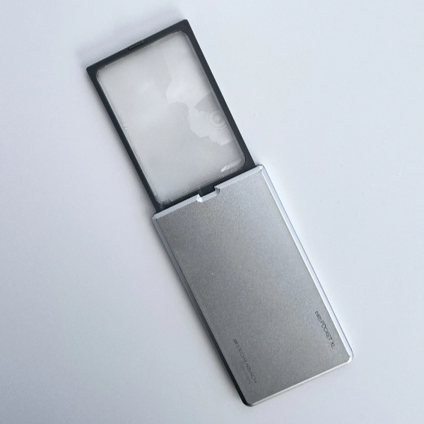 ルーペ：カード型写真